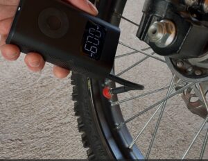 Test, recenze kompresor Xiaomi Portable Electric Air 1S - motocykl