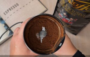 Test, recenze zrnková káva Lucaffé Mr. Exclusive - mletí