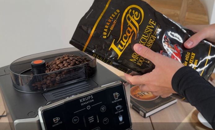 Test, recenze zrnková káva Lucaffé Mr. Exclusive - příprava v kávovaru