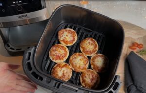 Test, recenze horkovzdušná fritéza EY552DE0 Tefal Easy Fry Silence - příprava pokrmu