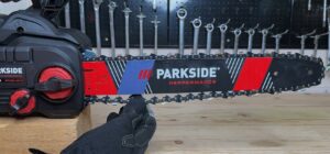 Aku řetězová pila Parkside Performance PPKSA 40-Li B2 - napnutí řetězu