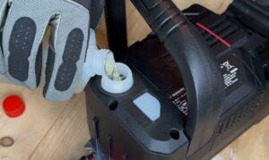 Test, recenze aku řetězová pila Parkside Performance PPKSA 40-Li B2 - olej