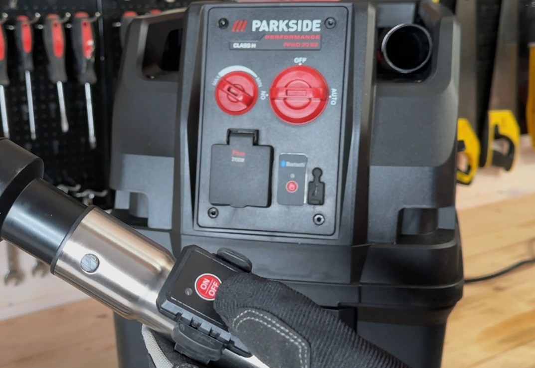 Průmyslový vysavač Parkside Performance PPWD 30 B2 - dálkový ovladač