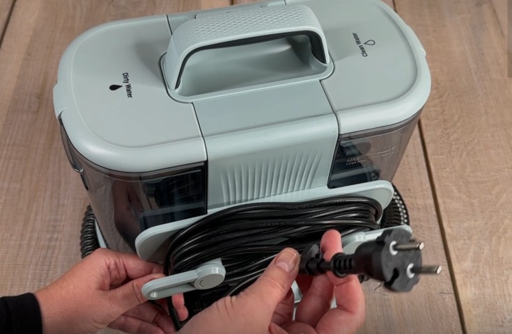 Test, recenze čistič koberců a tepovač Rowenta Clean It IN3021F0 - kabel