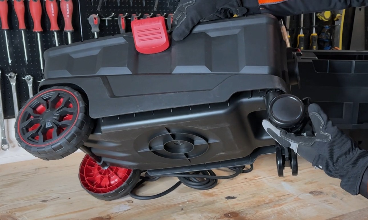 Test, recenze průmyslový vysavač Parkside Performance PPWD 30 B2 - kolečka