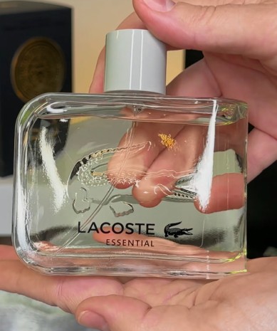 Test, recenze parfémů - Lacoste Essential