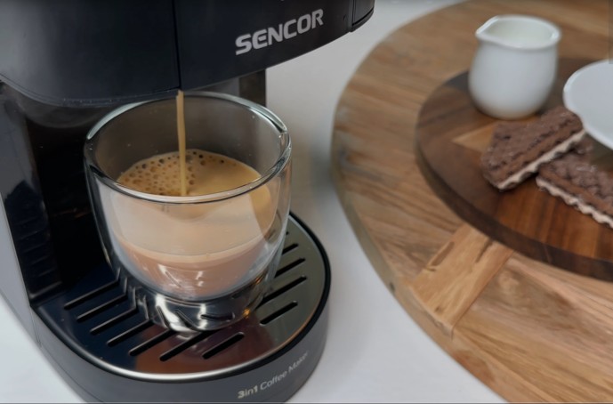Test, recenze kávovar na kapsle a mletou kávu Sencor SCC 3000BK - příprava kávy