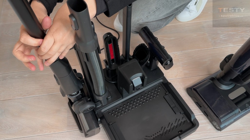 Test, recenze vysavač a podlahová myčka Sencor S88 AQUINO+ SVW 8872BK - příslušenství