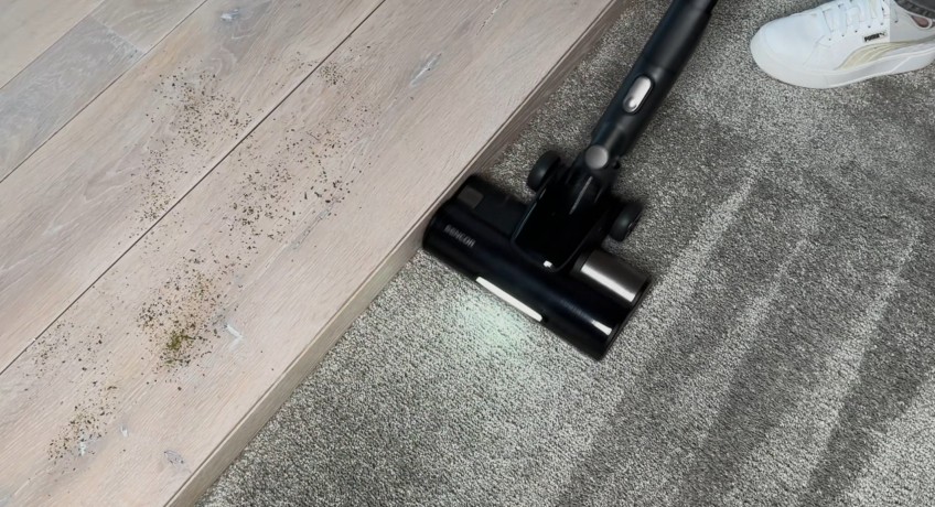 Test, recenze vysavač a podlahová myčka Sencor S88 AQUINO+ SVW 8872BK - vysávání