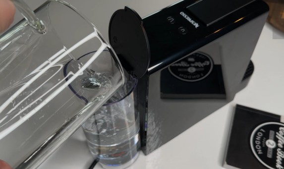Kávovar na kapsle Krups Nespresso Essenza Mini