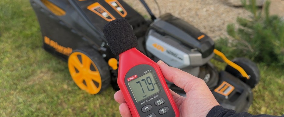 Aku sekačka na trávu Riwall PRO RALM 4640SPi - hlučnost