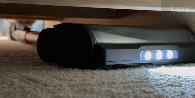 Test, recenze tyčový vysavač Levoit LVAC-300 Plus 6v1 - LED osvětlení