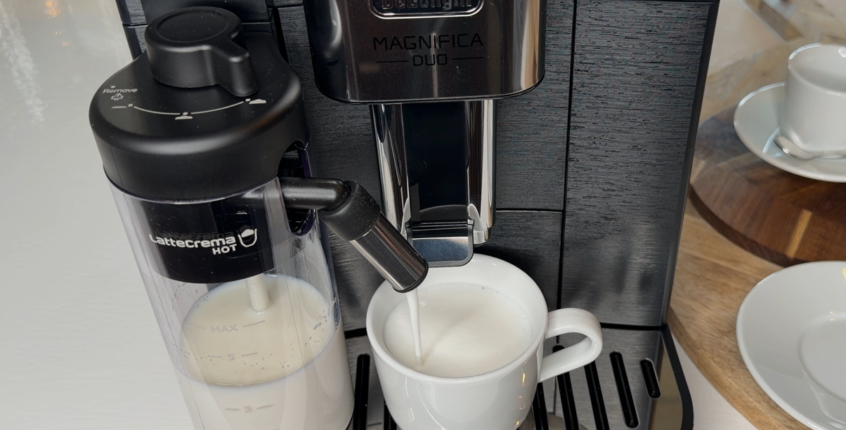 Test, recenze automatický kávovar DeLonghi - karafa