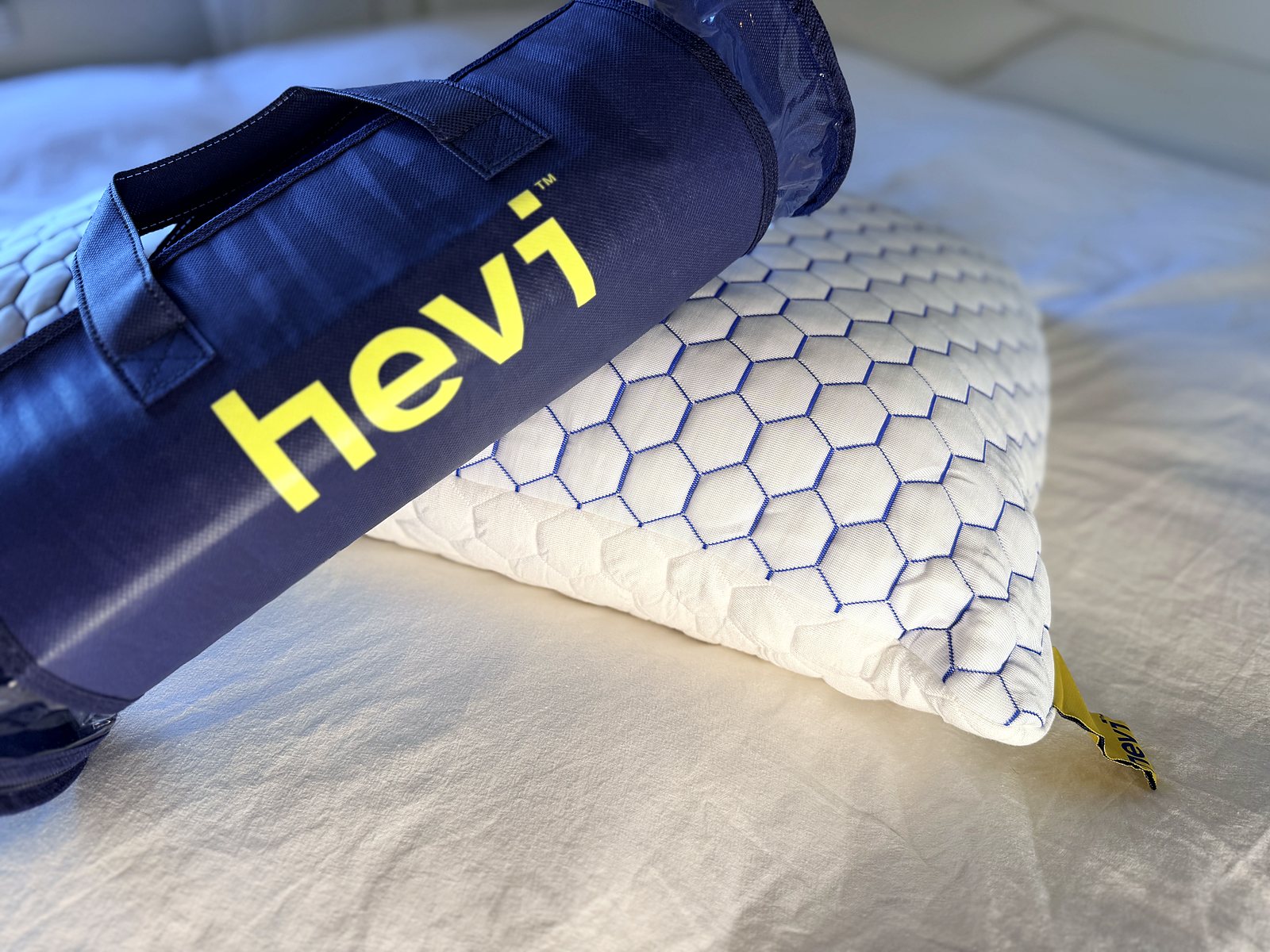 Anatomický polštář Hevi Pillow 50×70 a taška s logem hevi